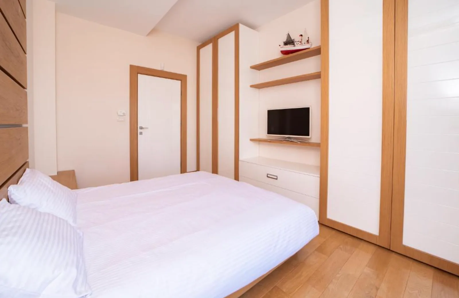 Rent, house, 300m², Dub, Kotor