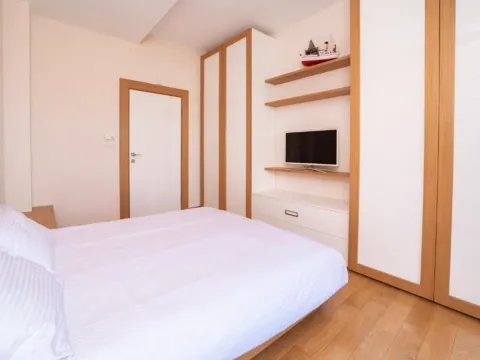 Rent, house, 300m², Dub, Kotor - image 30