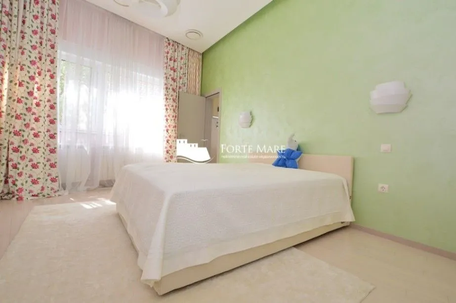 Prodaja, kuća, 285m², Njivice, Herceg Novi