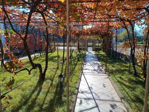 Rent, four bedroom apartment, 120m², Dalmatinska ulica, Podgorica - image 1