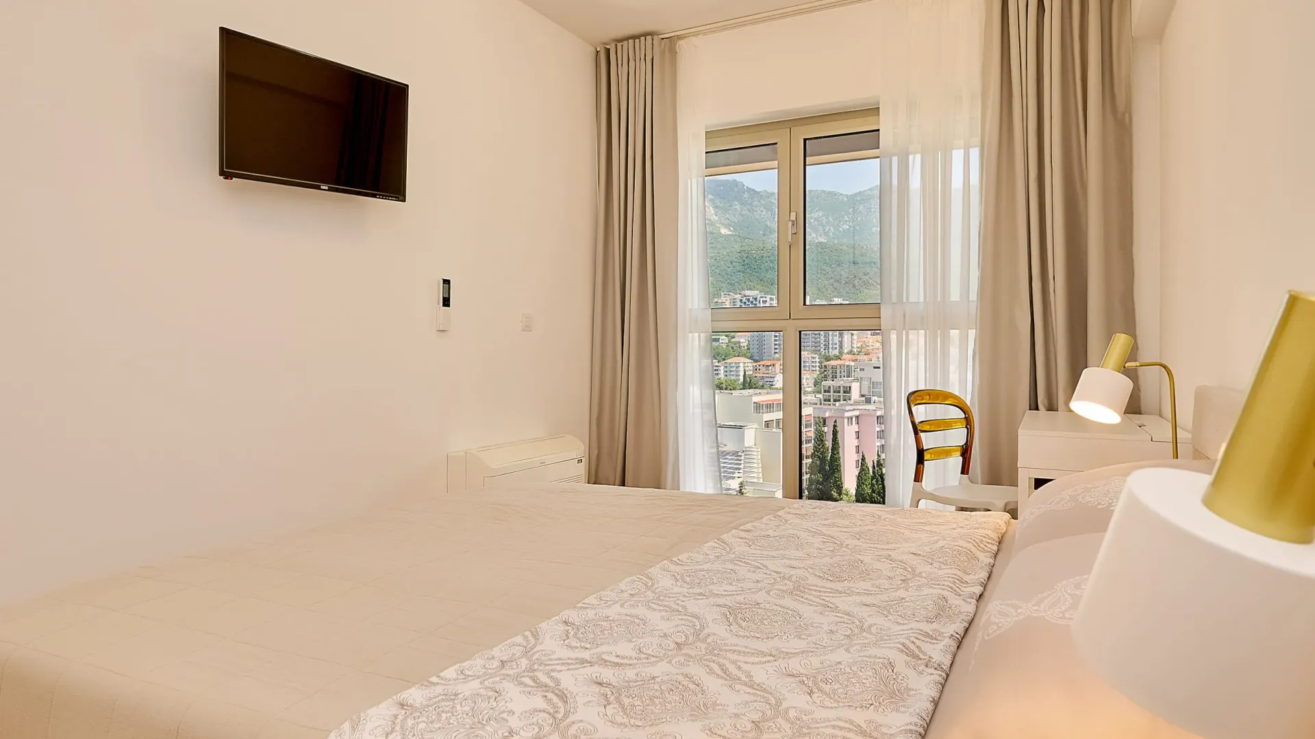 Rent, two bedroom apartment, 50m², Bečići, Budva