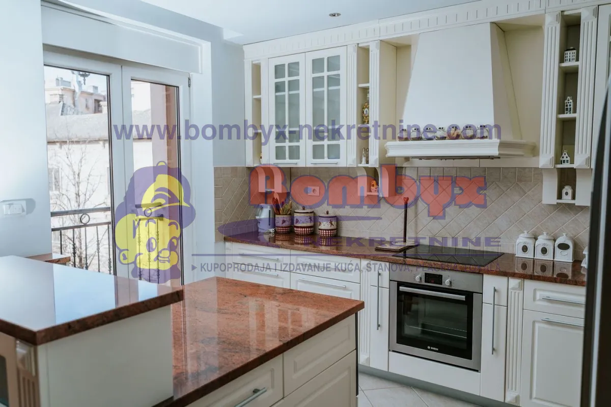 Prodaja, četvorosoban stan, 177m², Centar, Novi Sad