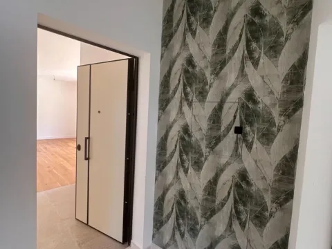 Sale, two bedroom apartment, 72m², Dobrota, Kotor - image 9