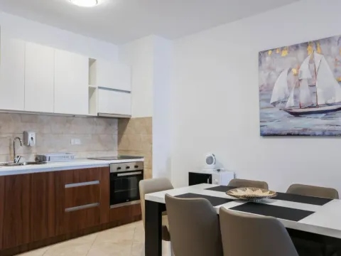 Rent, one bedroom apartment, 67m², Bečići, Budva - image 4