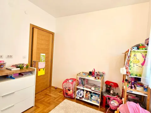 Prodaja, trosoban stan, 95m², Stari Aerodrom, Podgorica - image 10