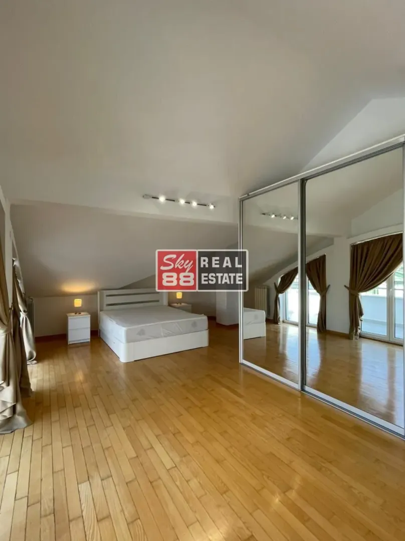 Izdavanje, kuća, 210m², Savski Venac, Beograd