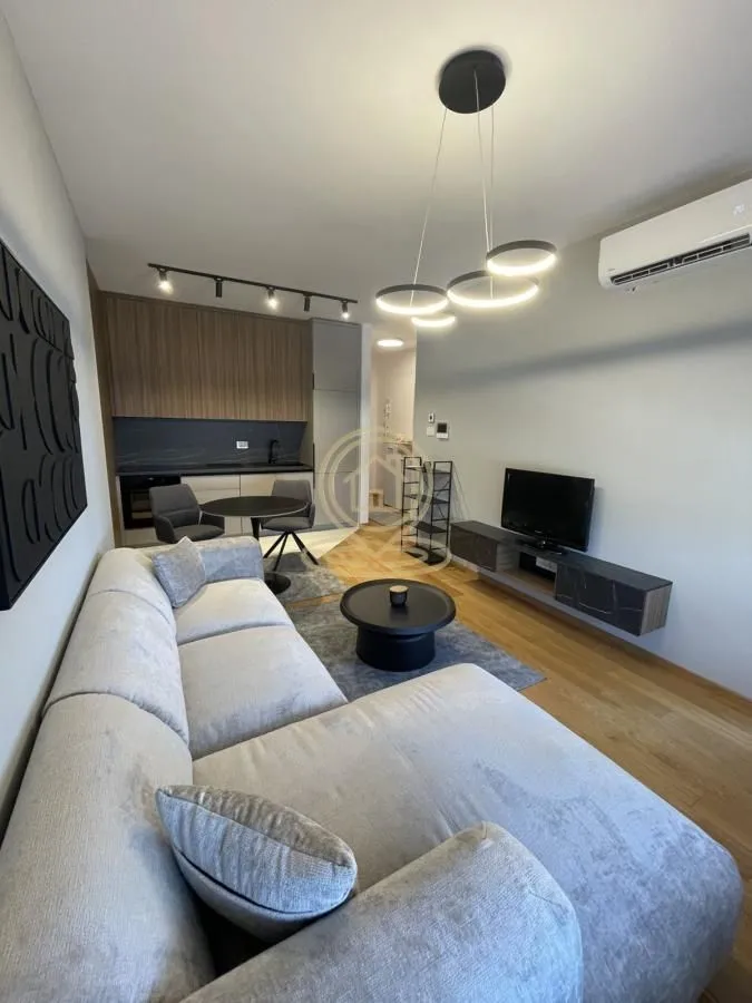 Izdavanje, jednosoban stan, 40m², Centar, Novi Sad