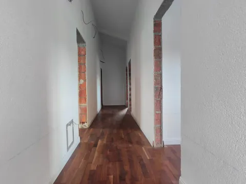 Sale, house, 250m², Karaburško Polje, Podgorica - image 16