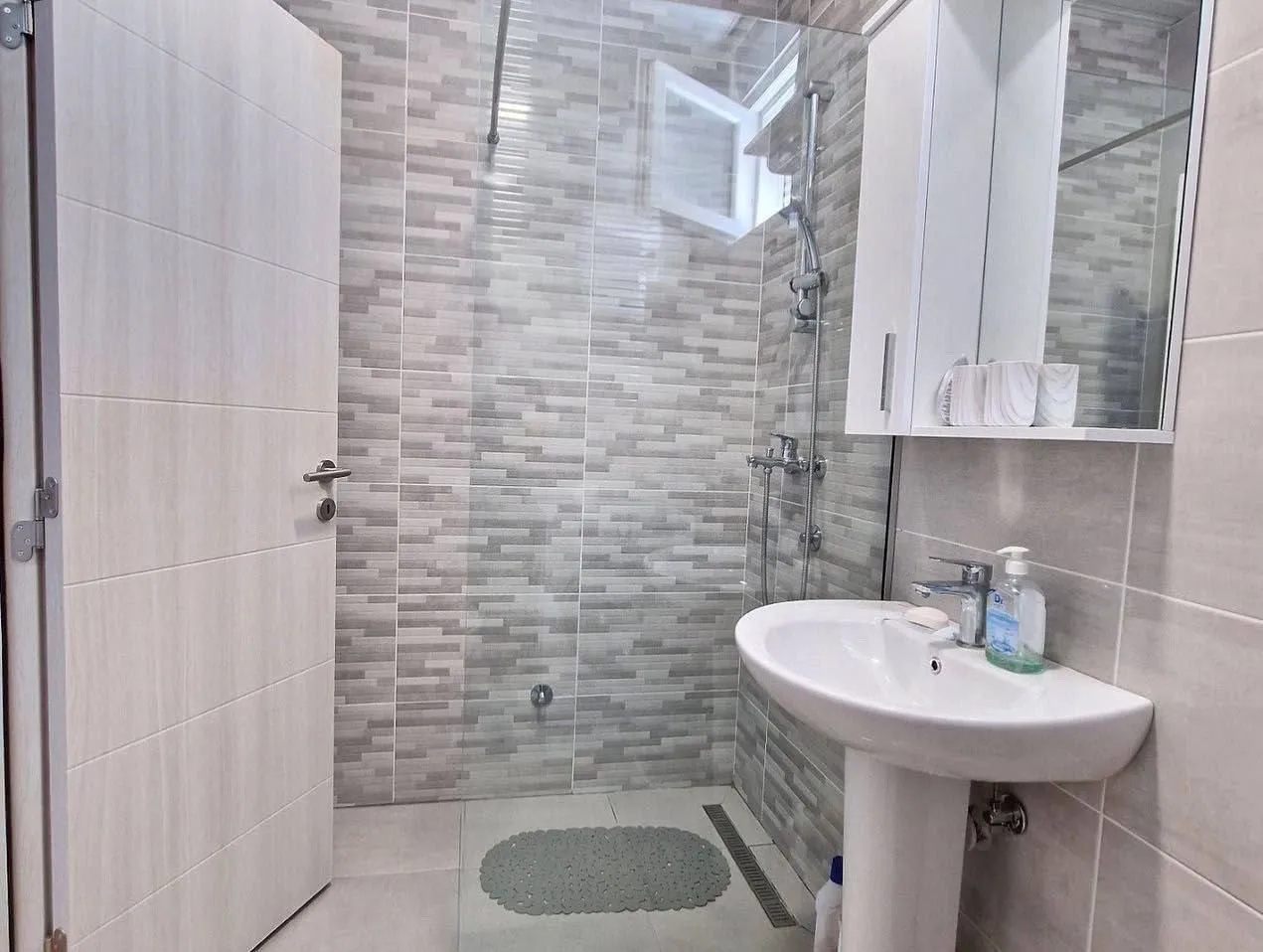 Rent, one bedroom apartment, 47m², Bečići, Budva