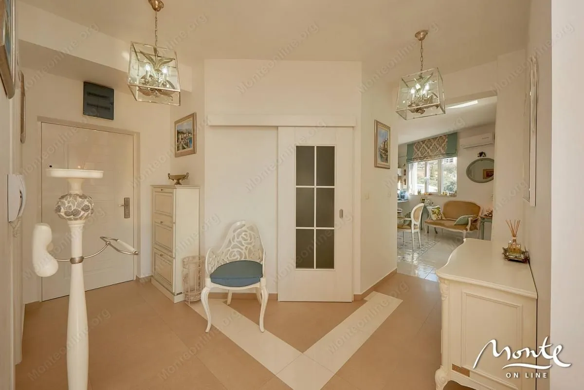 Sale, three bedroom apartment, 150m², Bečići, Budva