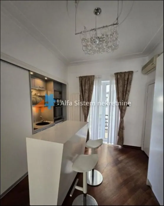 Izdavanje, trosoban stan, 86m², Kalenić Pijaca, Vračar Sve Podlokacije