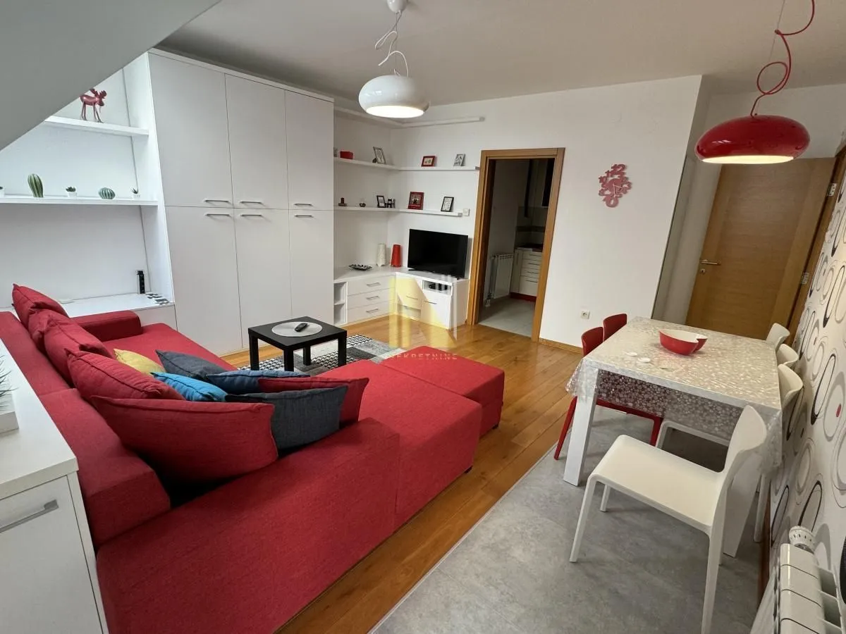 Izdavanje, dvosoban stan, 44m², Centar, Novi Sad