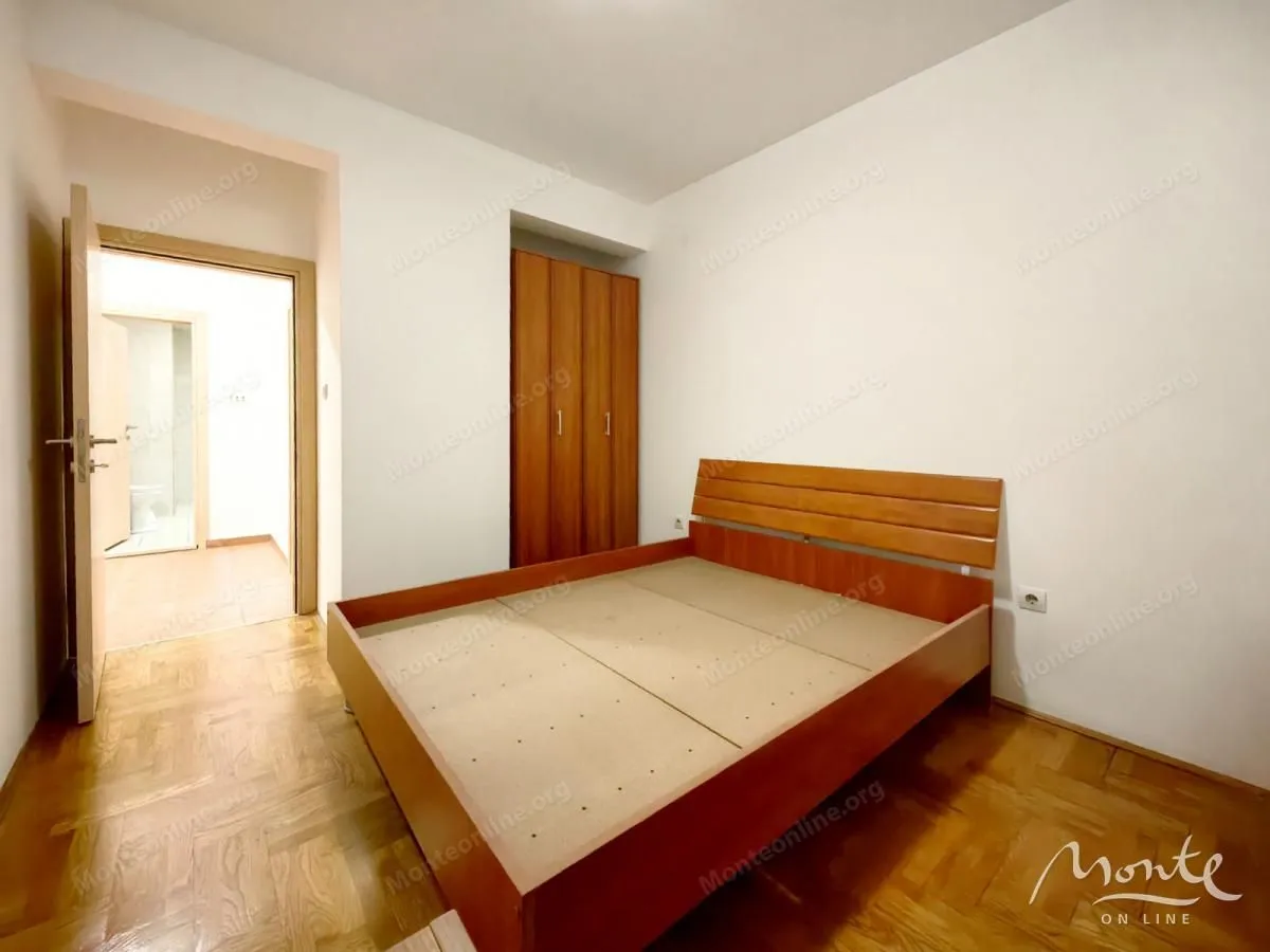 Prodaja, dvosoban stan, 74m², Podgorica, Crna Gora