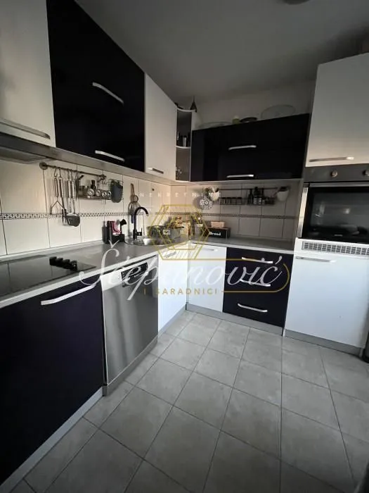 Prodaja, trosoban stan, 75m², Petrovaradin, Novi Sad
