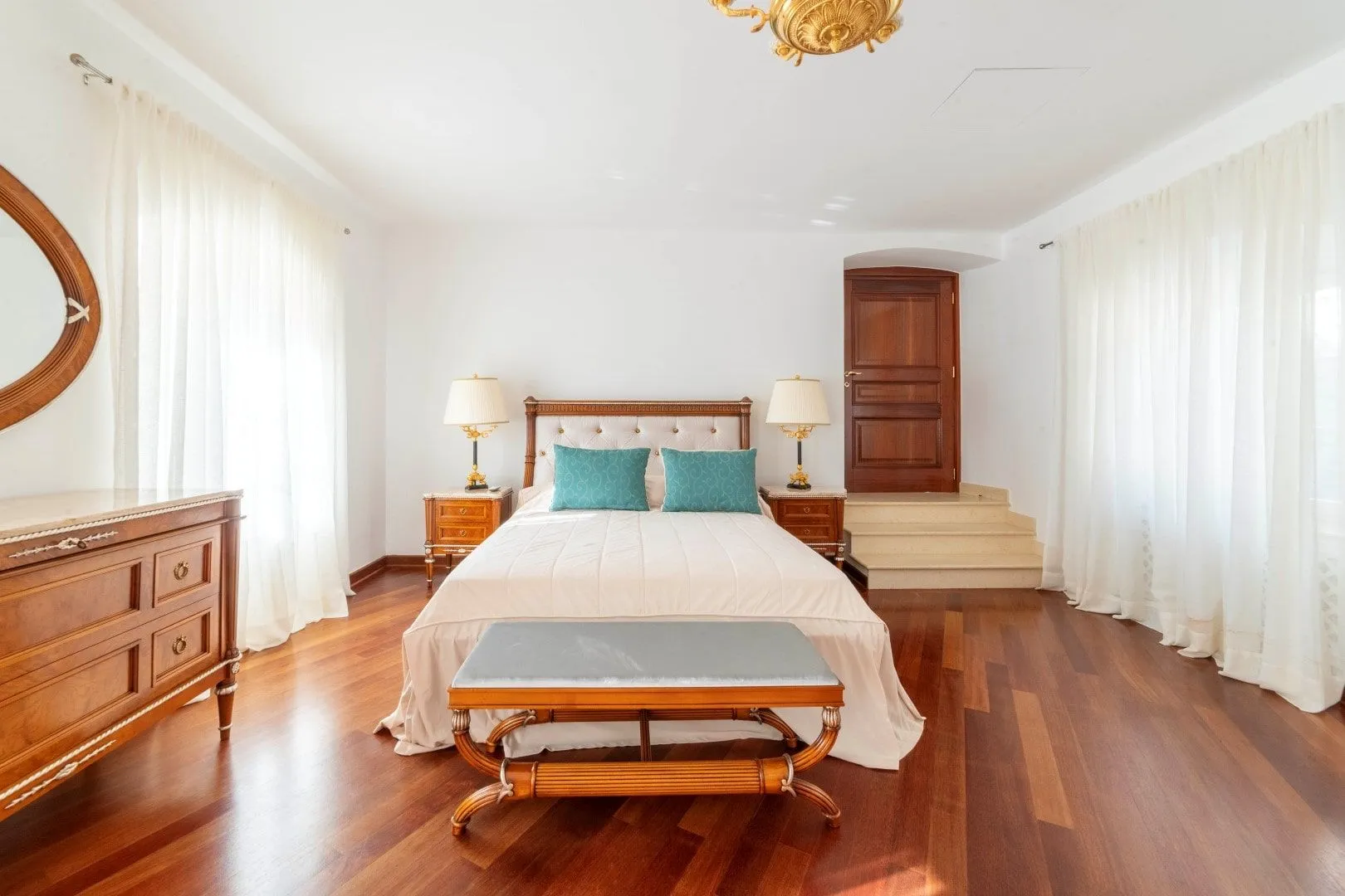 Sale, house, 1100m², Dobrota, Kotor