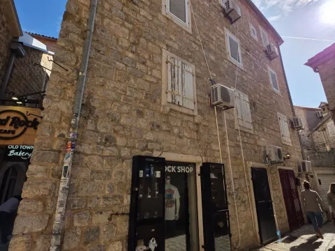 Rent, three bedroom apartment, 120m², Stari Grad, Budva - image 14