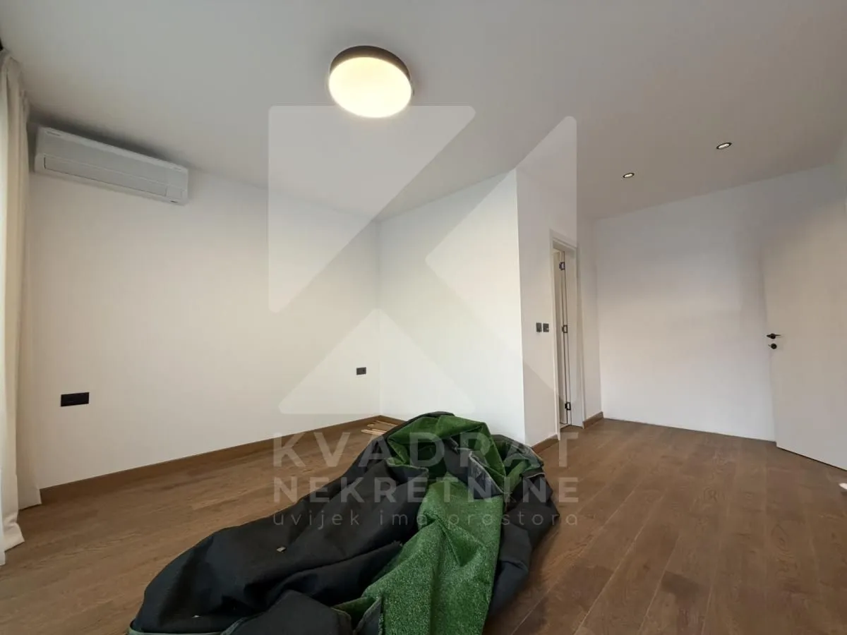 Prodaja, kuća, 225m², Gornja Gorica, Podgorica