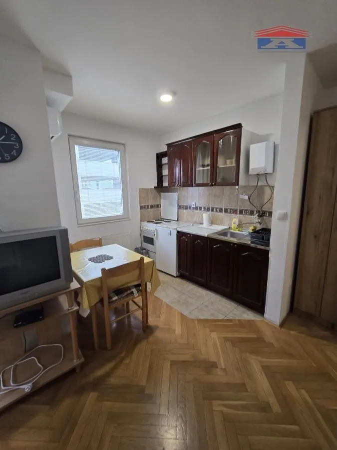 Izdavanje, jednosoban stan, 31m², Grbavica, Novi Sad Sve Podlokacije