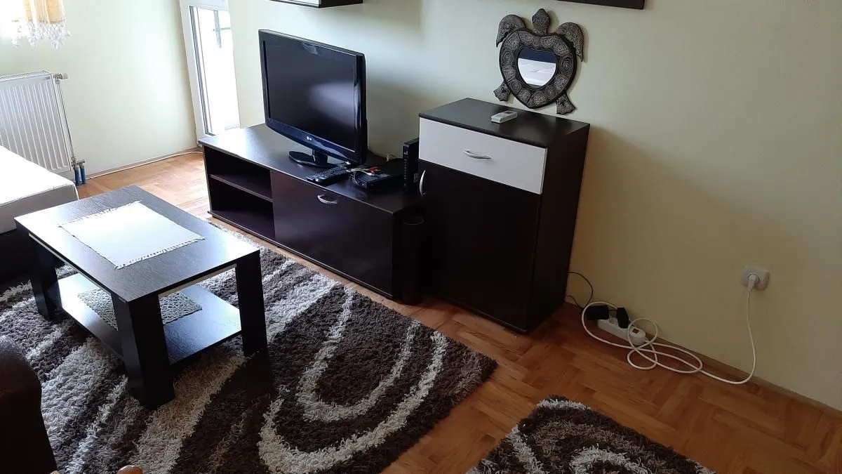 Izdavanje, jednosoban stan, 37m², Centar, Novi Sad
