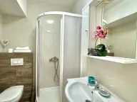 Izdavanje, dvosoban stan, 120m², Budva, Crna Gora - image 23