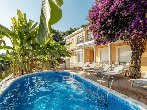 Izdavanje, kuća, 247m², Centar, Kotor - image 18