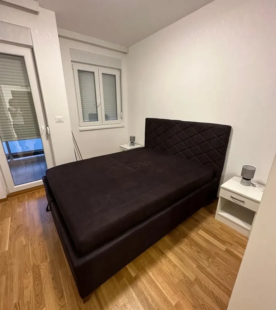 Izdavanje, dvosoban stan, 64m², City Kej, Podgorica