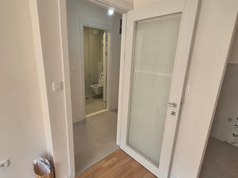 Izdavanje, jednosoban stan, 40m², Pobrežje, Podgorica - image 4