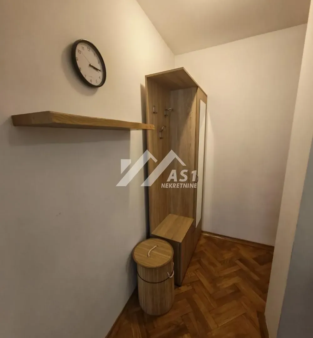 Izdavanje, trosoban stan, 50m², Grbavica, Novi Sad Sve Podlokacije