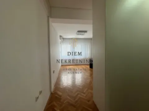 Izdavanje, jednosoban stan, 33m², Centar, Podgorica - image 4