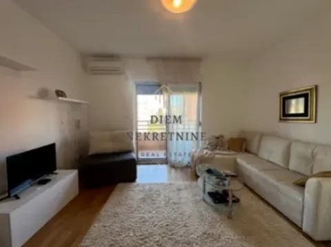 Izdavanje, garsonjera, 34m², City Kvart, Podgorica - image 9