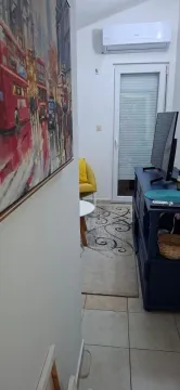 A view of part of the furnished living room with a TV and access to the terrace. - image 4