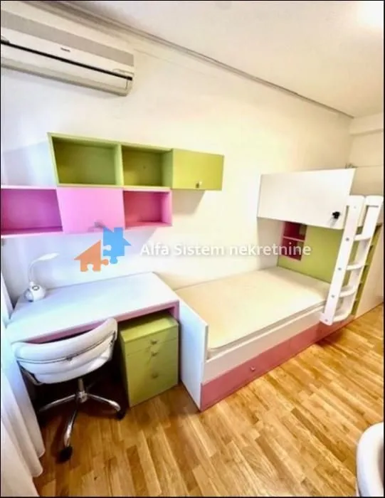 Izdavanje, trosoban stan, 80m², Stari Grad, Beograd