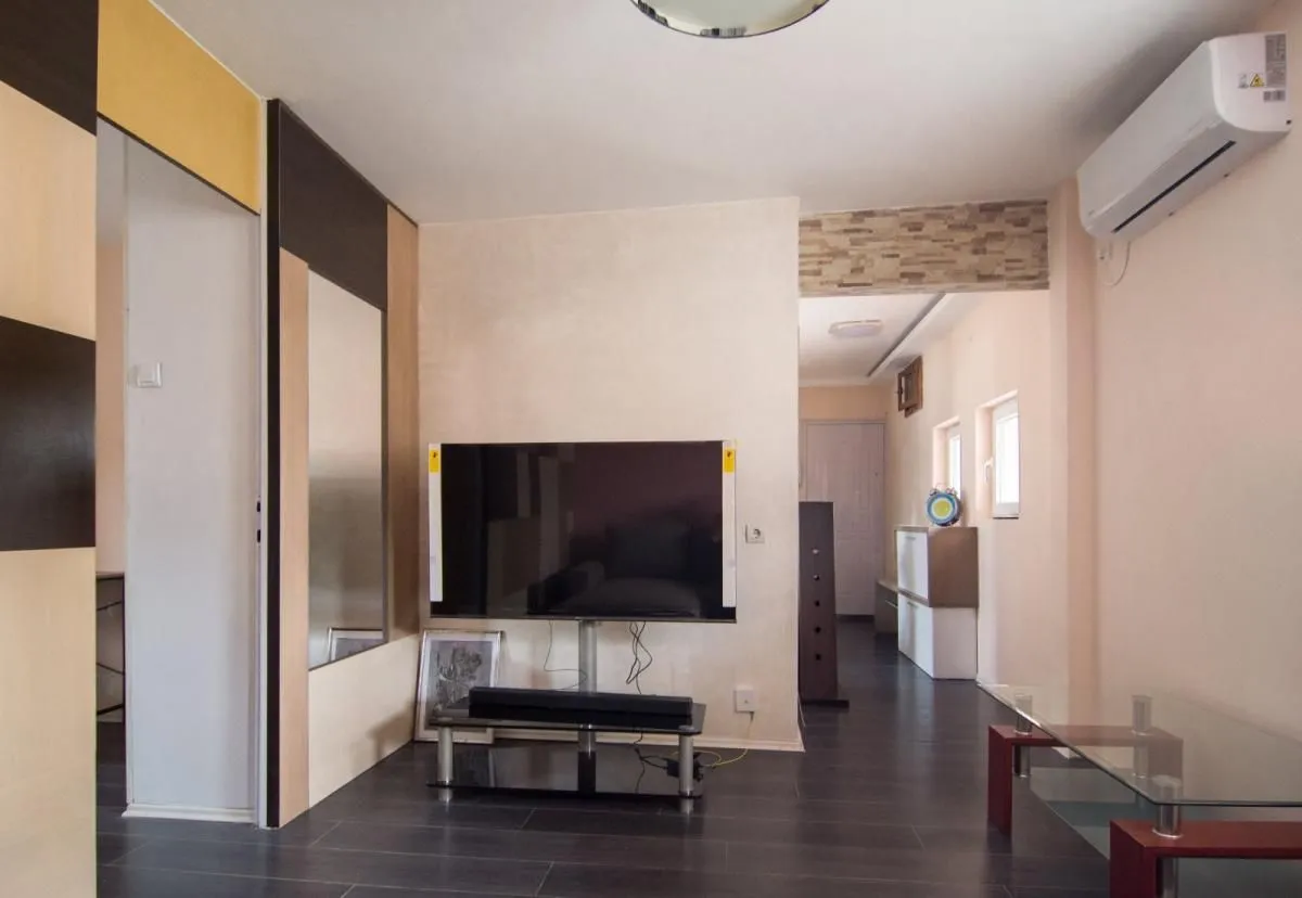 Izdavanje, dvosoban stan, 47m², Centar, Niš