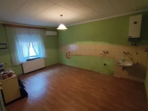 Sale, house, 135m², Železničko Naselje, Subotica - image 10