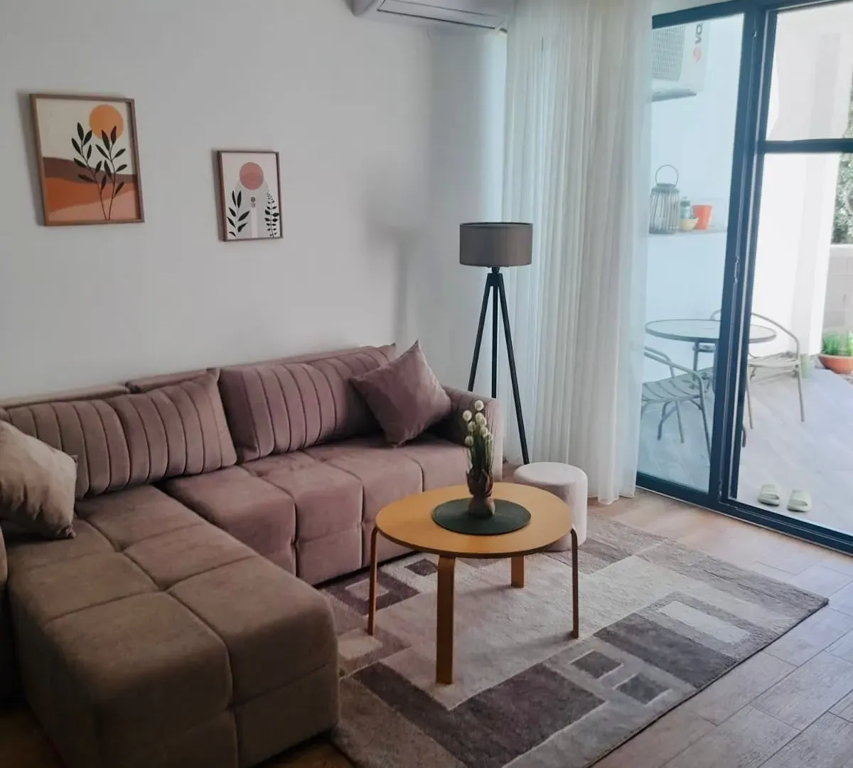 Rent, one bedroom apartment, 59m², Boreti, Budva