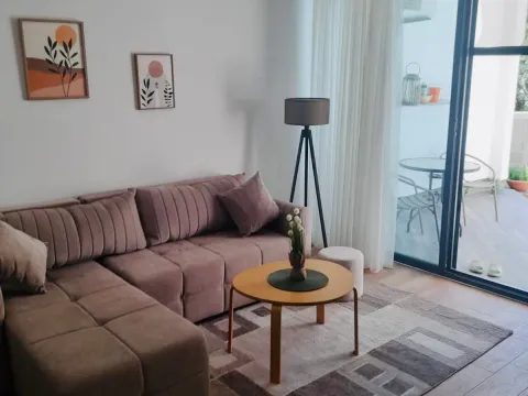 Rent, one bedroom apartment, 59m², Boreti, Budva - image 1