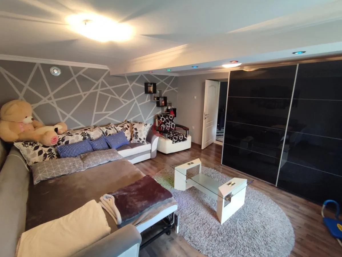 Prodaja, kuća, 313m², Peščara, Subotica