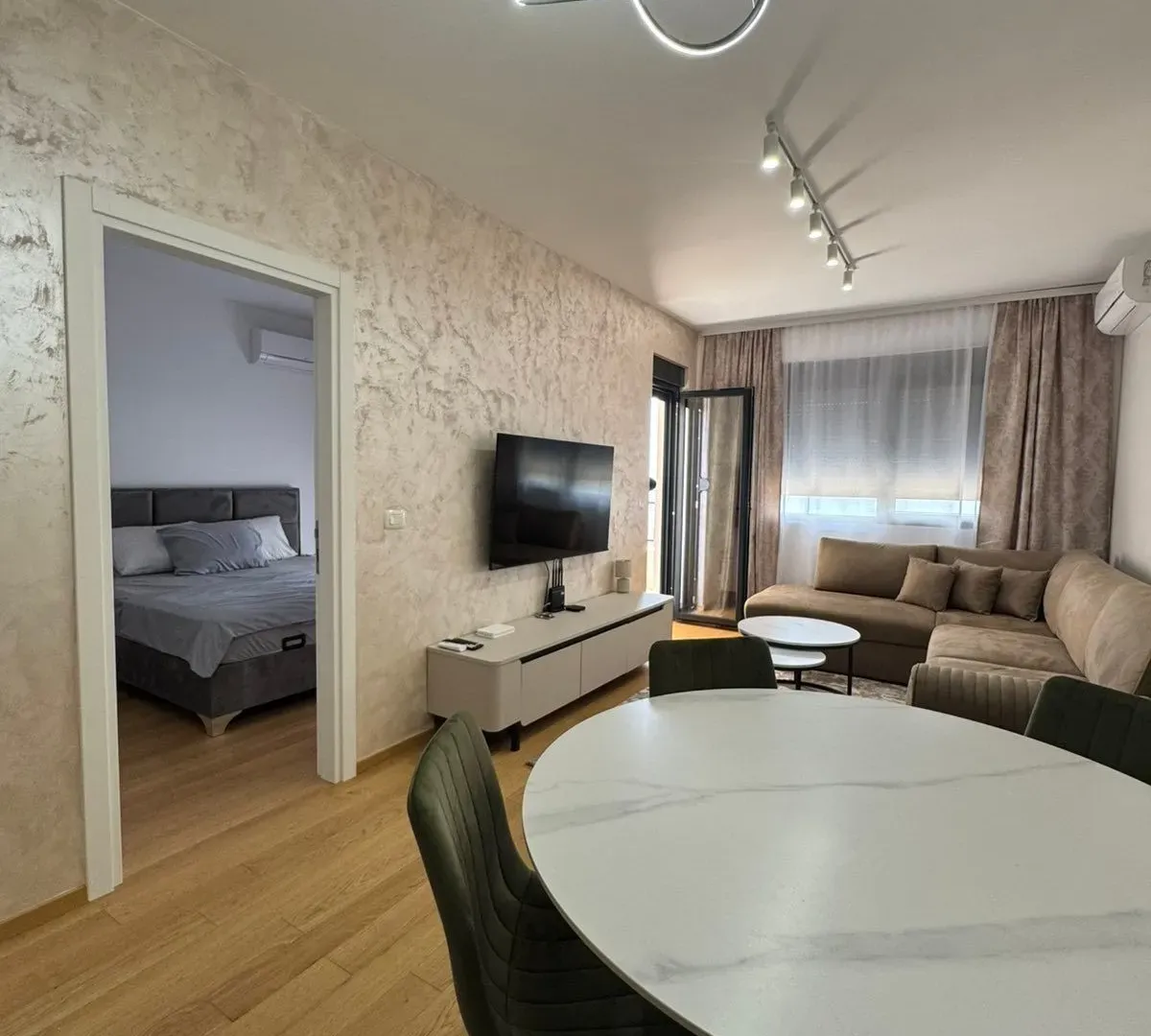 Izdavanje, dvosoban stan, 71m², Bečići, Budva