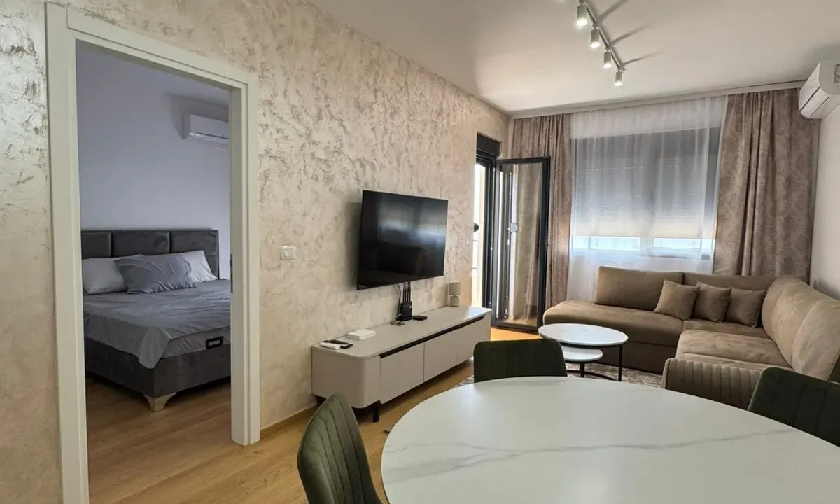 Rent, two bedroom apartment, 71m², Bečići, Budva