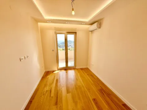Izdavanje, trosoban stan, 100m², Central Point, Podgorica - image 8