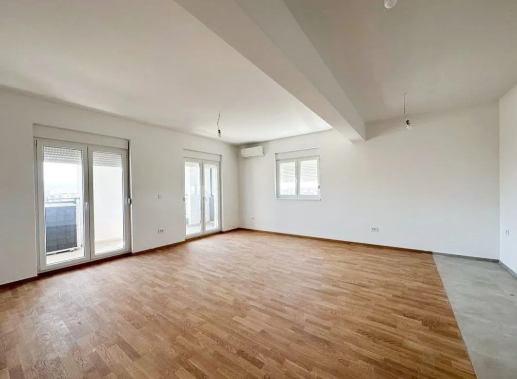 Prodaja, trosoban stan, 106m², Stari Aerodrom, Podgorica