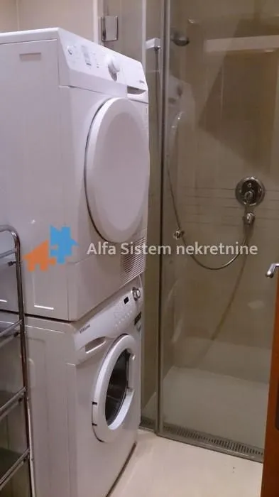 Izdavanje, trosoban stan, 95m², Savski Venac, Beograd
