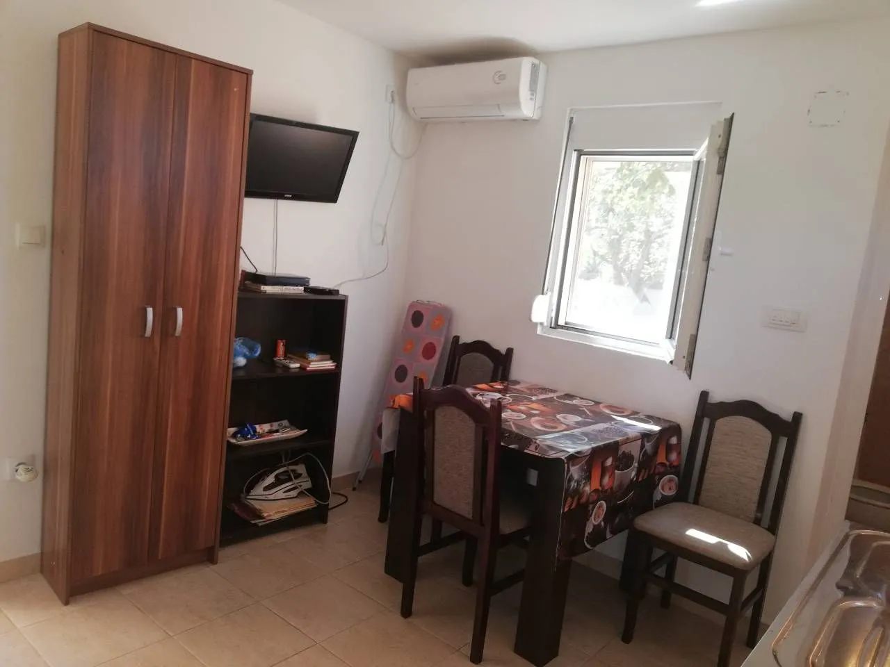 Izdavanje, jednosoban stan, 30m², Radovići, Tivat