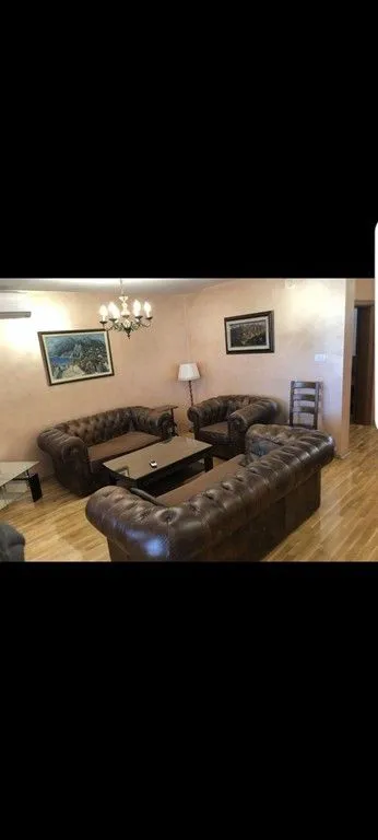 Izdavanje, kuća, 200m², Stari Aerodrom, Podgorica