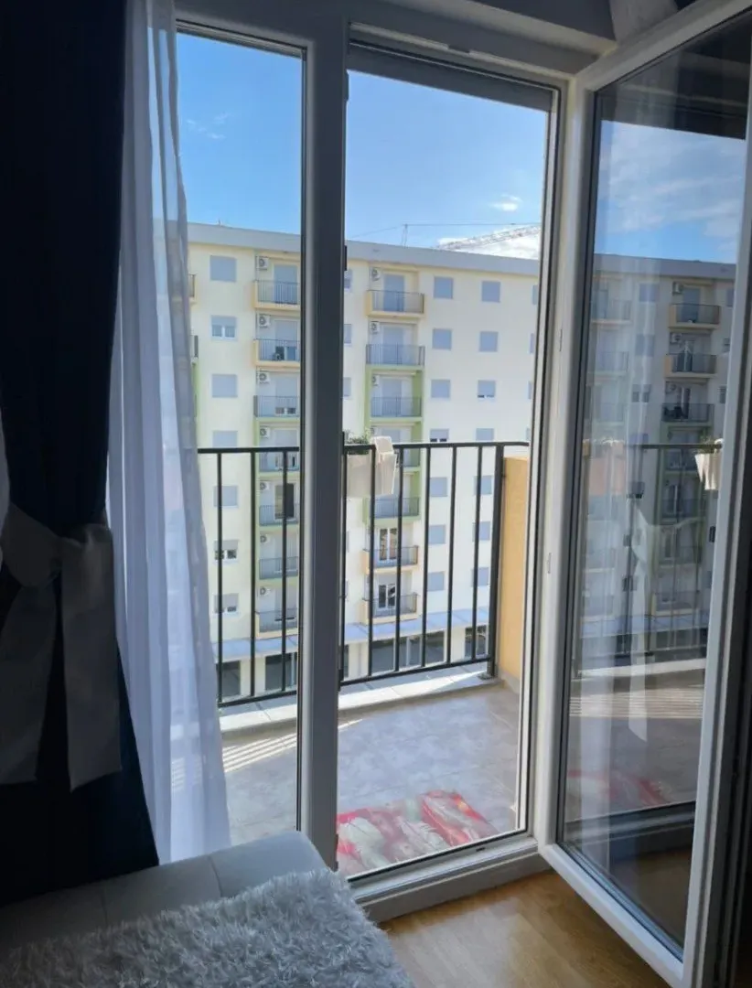 Izdavanje, jednosoban stan, 40m², Pobrežje, Podgorica