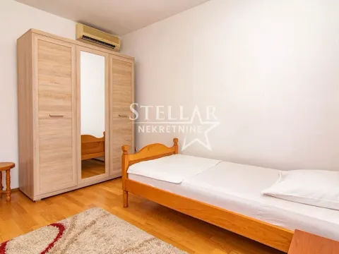 Izdavanje, kuća, 220m², Tološi, Podgorica - image 13