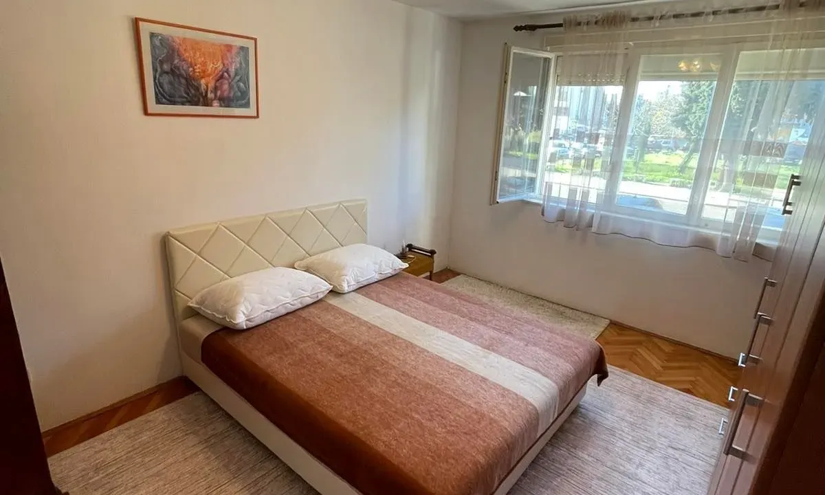 Izdavanje, dvosoban stan, 52m², Centar, Bar