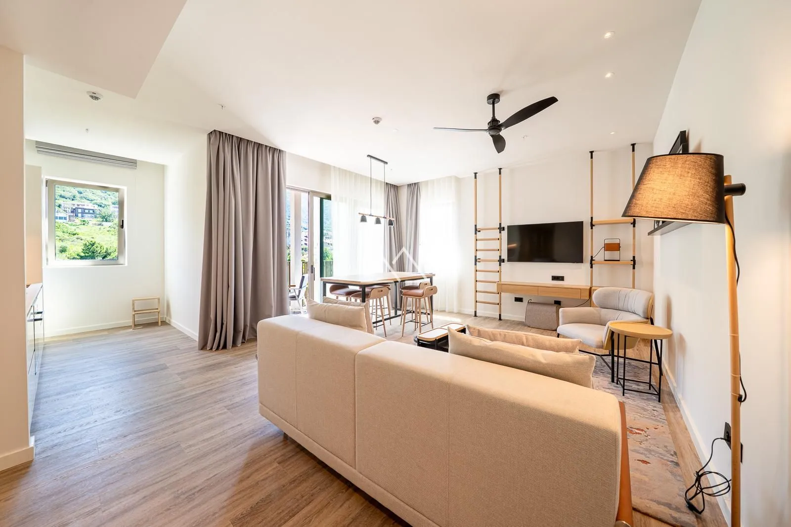 Prodaja, dvosoban stan, 91m², Centar, Tivat