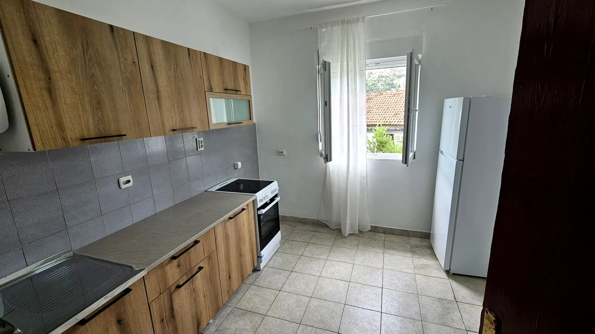 Rent, two bedroom apartment, 75m², Dobrota, Kotor