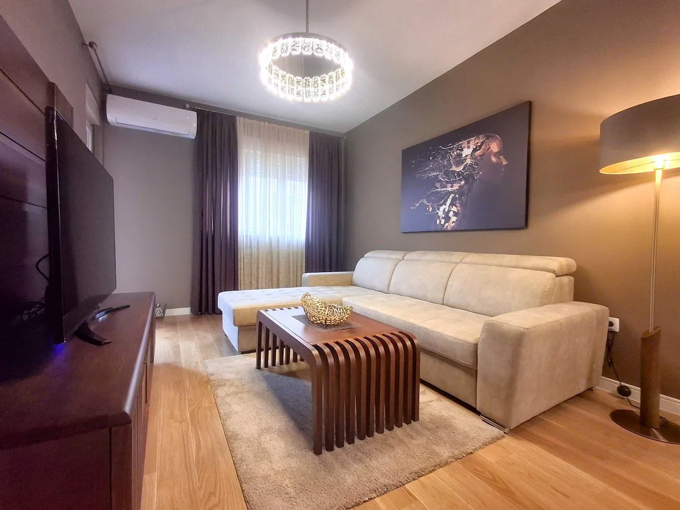 Izdavanje, stan, 48m², Central Point, Podgorica